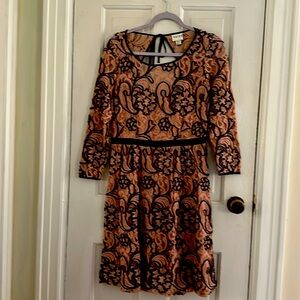 Lovely lace cocktail dress, perfect for your next event. Worn once.